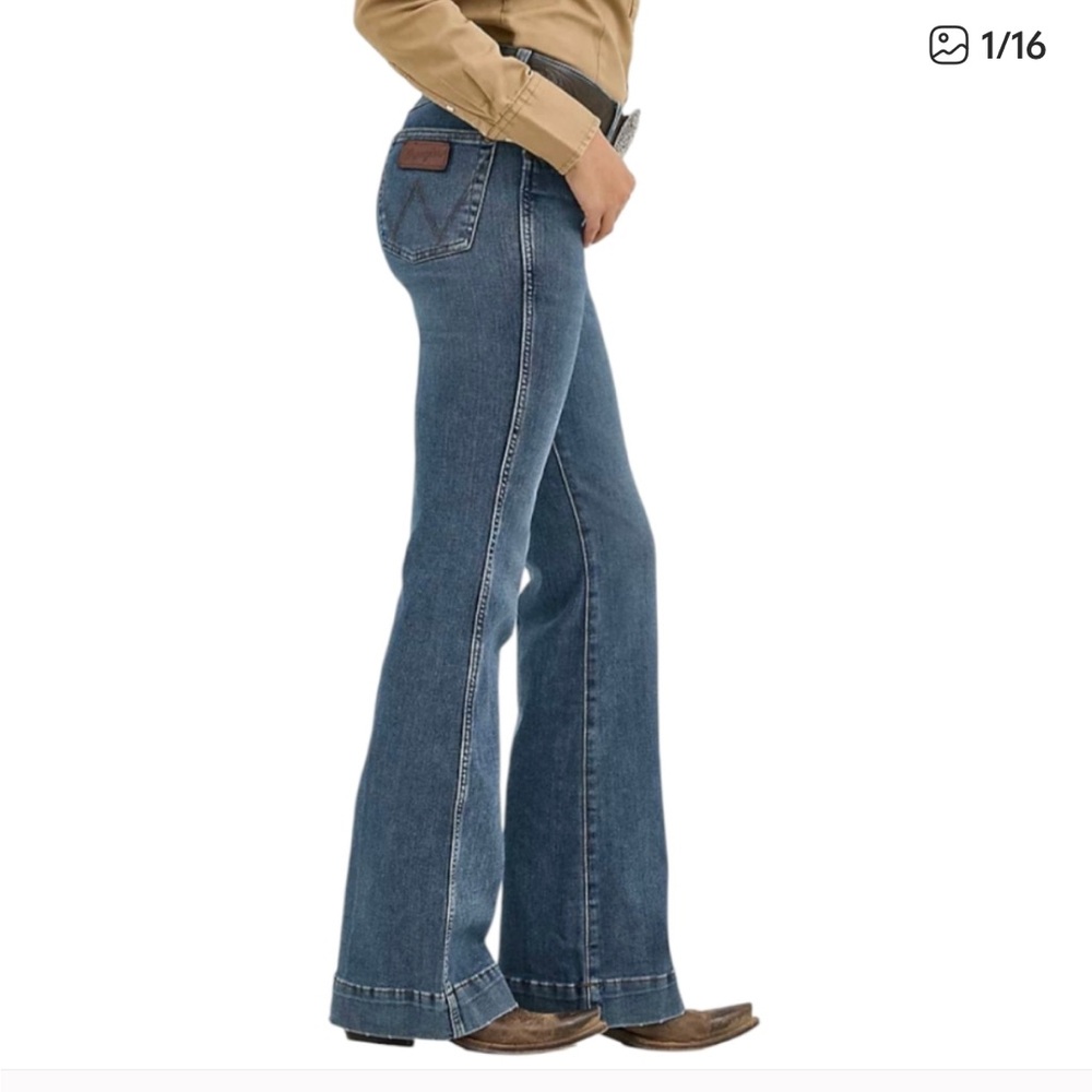 Wrangler retro Women's High Rise Light Blue Jeans